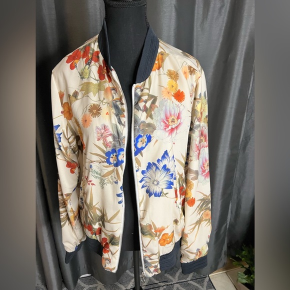 Floral lightweight jacket size Medium - Picture 3 of 7
